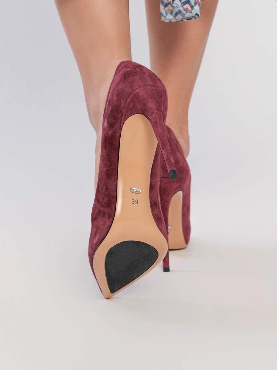 Туфли-лодочки бордового цвета на высоком каблуке